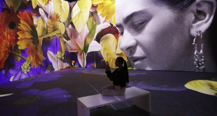 Avtoportret Fride Kahlo prodan za rekordnih 54,7 milijona dolarjev