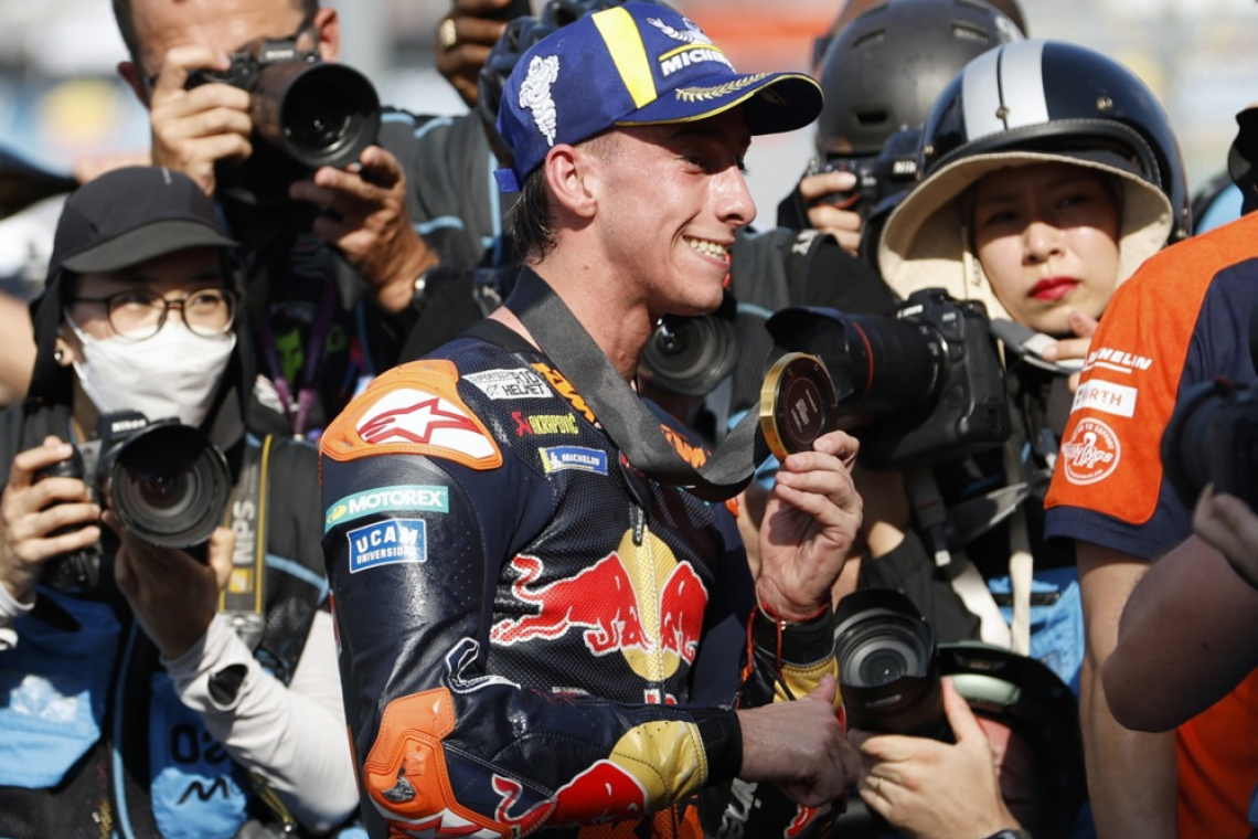 Acosta zmaga v sprintu, sledila sta mu Marc Marquez in Fernandez