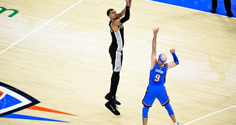 San Antonio na krilih Wembanyame presenetil Oklahomo