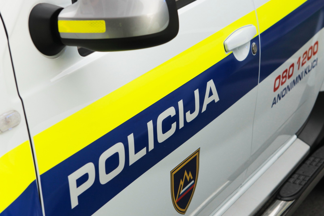 Dva mrtva v nesreči zaradi vožnje v napačno smer na avtocesti pri Mariboru